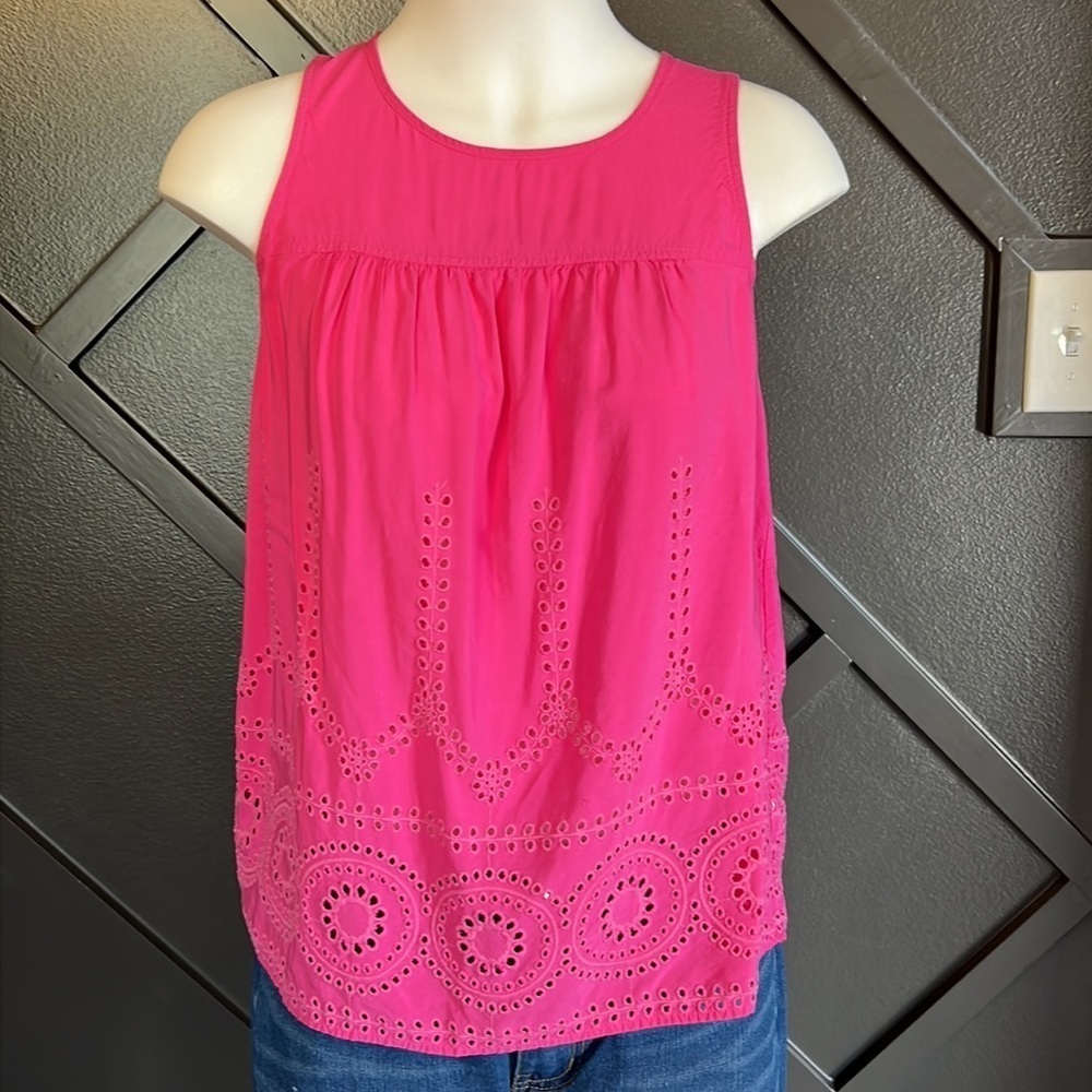 CROWN & IVY Pink Eyelet Top Size Medium Preppy Barbiecore
